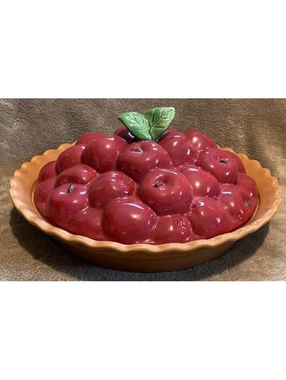 VTG Treasure Craft Ceramic Red Apple Pie Dish Keeper